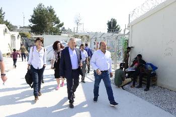Η αντιπροσωπεία του ΚΚΕ στο «hot spot» στη Μόρια