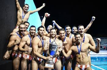 Την κατάκτηση του Τσάμπιονς Λιγκ στο πόλο για δεύτερη φορά στην ιστορία του πανηγύρισε στη Γένοβα ο Ολυμπιακός