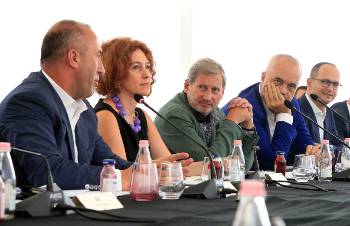 Από τη συνάντηση στο Δυρράχιο της Αλβανίας