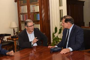 Ανάμεσα σε άλλους, την εκδήλωση παρακολούθησε ο πρύτανης του ΕΚΠΑ, Μελέτιος - Αθανάσιος Δημόπουλος. Νωρίτερα, υποδέχτηκε τον Δ. Κουτσούμπα στο κτίριο της Πρυτανείας και στη σύντομη συνάντηση που είχαν, του έδωσε τιμητική πλακέτα με το έμβλημα του Ιδρύματος