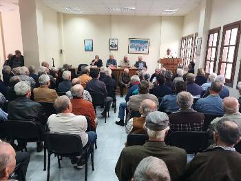 Από τη μαζική περιφερειακή σύσκεψη συνταξιούχων στην Πρέβεζα