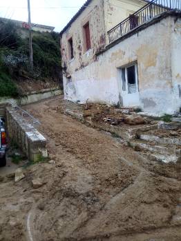 Κλιμάκιο της ΤΕ Χανίων του ΚΚΕ με επικεφαλής τον Δημήτρη Ανθούση, υποψήφιο δήμαρχο Πλατανιά με τη «Λαϊκή Συσπείρωση», επισκέφτηκε τις πληγείσες από τη χτεσινή έντονη βροχόπτωση περιοχές του δήμου Πλατανιά