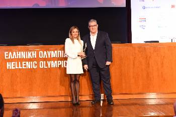 Στιγμιότυπο από τη βράβευση της Βασιλικής Μιλλούση