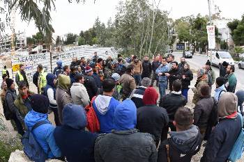 Από τη συγκέντρωση των εργαζομένων κατά τη διάρκεια της στάσης εργασίας