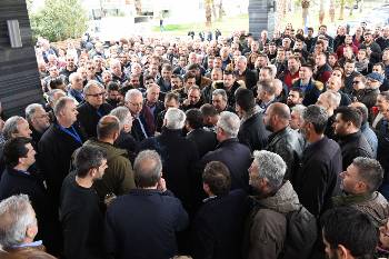 Συγκροτημένοι και τις δυο μέρες παρέμεναν στο χώρο του Συνεδρίου οι αντιπρόσωποι των ταξικών συνδικάτων