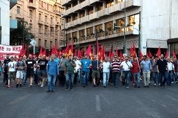 Οργανώσεις κατευθύνονται προς την πλατεία