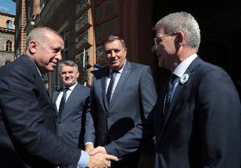 Ο Ερντογάν χαιρετά την «τριμερή» ηγεσία της Βοσνίας