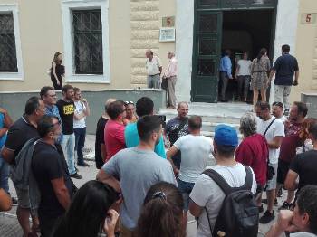Από τη χτεσινή νέα συγκέντρωση στα δικαστήρια