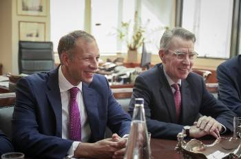 Τα σχέδια των ΗΠΑ για τη συνεκμετάλλευση του ενεργειακού πλούτου της περιοχής περιγράφει εκ νέου ο Αμερικανός υφυπουργός Εξωτερικών Φ. Φάνον