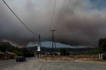 Μαύρισε ο ουρανός στην κεντρική Εύβοια