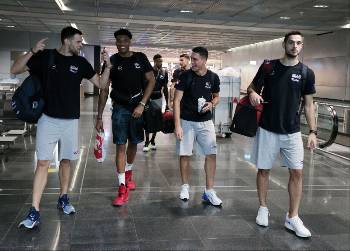 Αναχώρηση της Εθνικής ομάδας μπάσκετ από τη Φρανκφούρτη για Σανγκάη