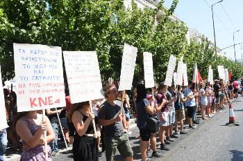 Εξω από την πρεσβεία της Βραζιλίας