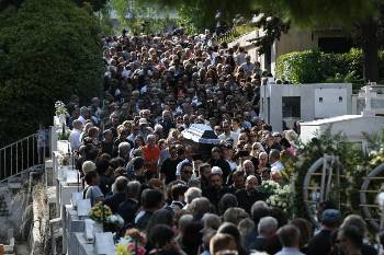 Ο τελευταίος αποχαιρετισμός...
