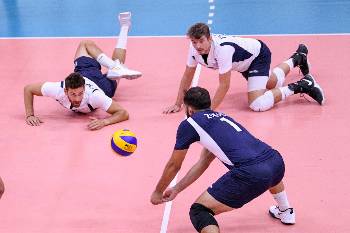 Παρά την προσπάθειά της η Εθνική ηττήθηκε από τη Βουλγαρία στην πρεμιέρα του Ευρωβόλεϊ