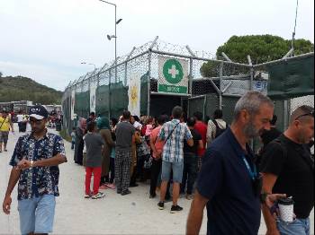 Μόρια - από τις ουρές μπροστά στο ιατρείο