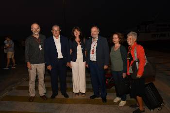Ο Κ. Οκουγιάν και ο Δ. Κουτσούμπας με την πρόξενο της Ελλάδας Αργυρώ Παπούλια και τους Γ. Μαρίνο, Χριστίνα Παναγιωτακοπούλου και Αγλαΐα Κυρίτση