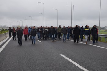 ...οι οποίοι βρήκαν τον τρόπο να βγουν με τα πόδια στον Ε65