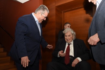 Ο Δ. Κουτσούμπας με τον Μ. Θεοδωράκη