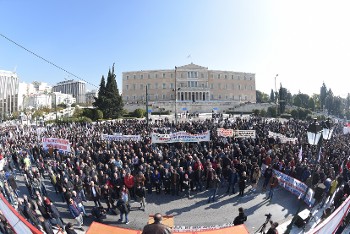 Εκατοντάδες εργάτες της ΛΑΡΚΟ, μαζί με χιλιάδες εργαζομένων και λαού της Αττικής, της Στερεάς και άλλων περιοχών, έδωσαν αποφασιστική απάντηση στους αντιλαϊκούς σχεδιασμούς