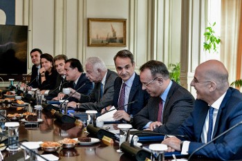 Το νέο μπαράζ των αντιλαϊκών μέτρων θα βρεθεί στο επίκεντρο και της σημερινής συνεδρίασης του Υπουργικού Συμβουλίου (φωτ. αρχείου)