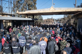 Από την τελευταία μαζική συνέλευση των εργαζομένων στη Λάρυμνα