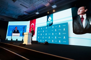 Από την εκδήλωση της Τετάρτης, όπου ο Μπαμπατζάν ανακοίνωσε την ίδρυση του νέου κόμματος