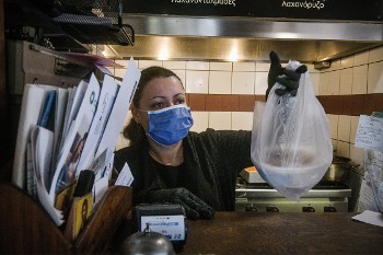 Από τη μια δουλειά στην άλλη και ...όποιος αντέξει, είναι το «σινιάλο» που κάνει η κυβέρνηση με έναν ακόμα αντεργατικό νόμο