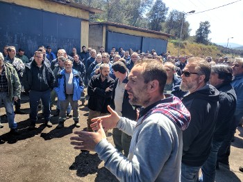 Από την ενημέρωση των εργαζομένων στην πύλη της ΛΑΡΚΟ στη Λάρυμνα