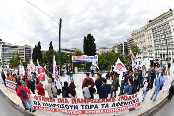 Από τη χτεσινή κινητοποίηση απέναντι από τη Βουλή