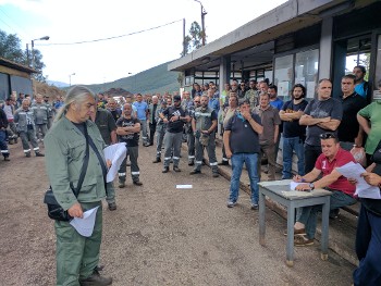 Στην πύλη της ΛΑΡΚΟ, χτες το πρωί