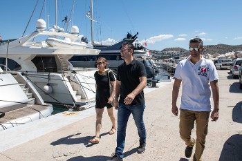 Στη μαρίνα της Βουλιαγμένης, ένα έργο που έχει προκαλέσει αντιδράσεις κατοίκων της περιοχής