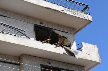 Το μπαλκόνι του σπιτιού της γυναίκας που τραυματίστηκε σοβαρά στο Ν. Ηράκλειο