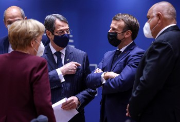 Συνεχίζονται τα παζάρια με φόντο την προσεχή Σύνοδο Κορυφής