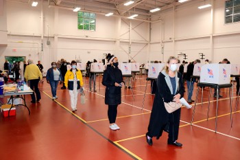 Η πρόωρη ψηφοφορία στις ΗΠΑ ξεπέρασε φέτος κάθε προηγούμενο