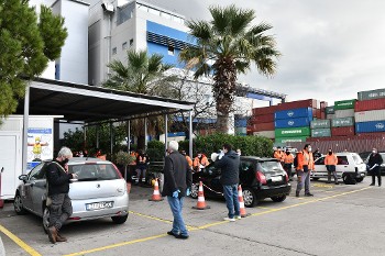 Από τη χτεσινή παρέμβαση της ΕΝΕΔΕΠ στο λιμάνι του Πειραιά