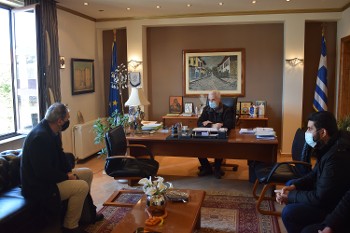 Από τη συνάντηση του κλιμακίου του ΚΚΕ με τον δήμαρχο Σουφλίου