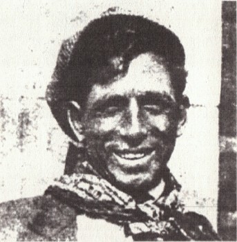 {8} Πέτρος Κατσούλης, ο νέος Ελληνας αρχηγός των απεργών του Λάντλοου, που εξέλεξαν μετά τη δολοφονία του Λούη Τίκα