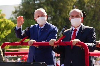 Η Τουρκία εντείνει τις προκλήσεις (φωτ. επίσκεψη Ερντογάν στα Κατεχόμενα) και οι ΗΠΑ τονίζουν τη σημασία της «εταιρικής σχέσης» μαζί της