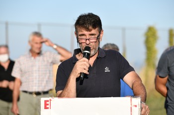 Ο πρόεδρος των ρετσινάδων, Β. Γεωργαντζής, στο βήμα