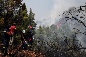 Στάχτη έχουν γίνει όλα γύρω από τα Βίλια