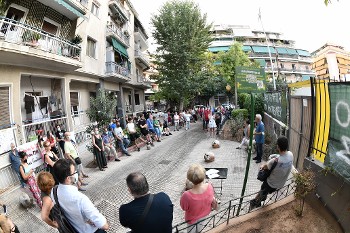 Από τη συγκέντρωση έξω από το σχολικό συγκρότημα