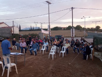 Στιγμιότυπο από τη χτεσινή συνέλευση των αγροτών στη Στροφυλιά