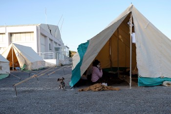 Στις σκηνές δεν έχουν προβλεφτεί ούτε πρόχειρα ράντζα