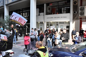 Συγκέντρωση στα Δικαστήρια του Πειραιά