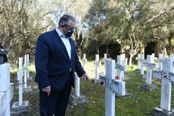Στον τάφο του Ν. Γόδα