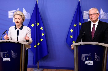 «Πρέπει να σκεφτούμε τις αμυντικές δυνατότητες της Ουκρανίας ως μέρος των δικών μας αμυντικών δυνατοτήτων», δήλωσε η πρόεδρος της Κομισιόν