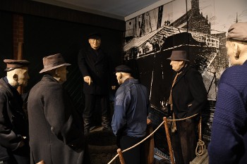 Σκηνή που αποτυπώνει τους 4 χιλιάδες λιμενεργάτες της Κοπεγχάγης που ξεφόρτωναν καθημερινά με τα χέρια τα καράβια