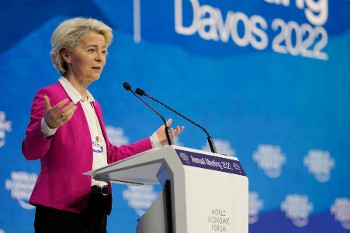 «Η Ουκρανία πρέπει να κερδίσει αυτόν τον πόλεμο» επέμεινε η πρόεδρος της Κομισιόν...