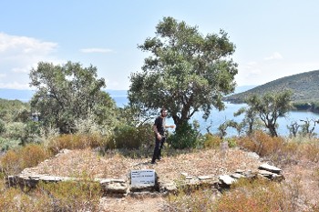 Απαγγελία από τον «Προμηθέα Δεσμώτη» στο θέατρο των εξόριστων...