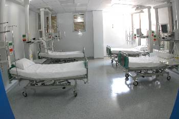 Τα κρεβάτια τοποθετήθηκαν στην αναβαθμισμένη Μονάδα Εντατικής Θεραπείας. Λείπει όμως το προσωπικό για να λειτουργήσουν όλα